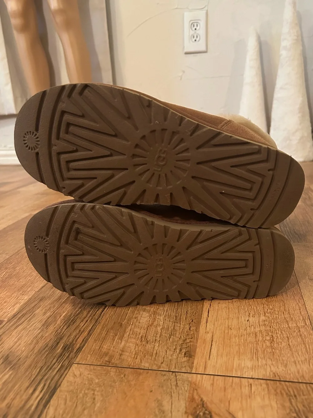 UGG please notice
